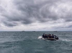 Martor la prăbuşirea avionului în Indonezia: Am văzut cum cădea şi apoi a explodat. Mare minune că nu m-a lovit